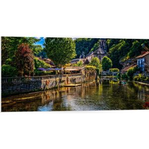 PVC Schuimplaat- Rivier - Bootje - Mensen - Water - Bomen - Bloemen - Planten - Terras - Gebouw - 100x50 cm Foto op PVC Schuimplaat