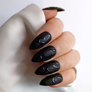 SD Press on Nails - Nagelset No. 29 Lacrymosa - Plaknagels - Gelnagels - 20 stuks - Handgemaakte Nagels - Gothic - Cosplay - Zwarte Matte Nagels met swirls - Medium Stiletto - Halloween - Gellak - Nail Art - Nagellijm - Accessoires