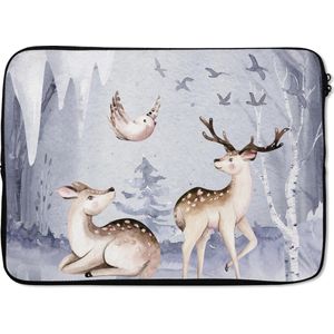 Laptophoes 13 inch - Winter - Hert - Vogel - Sneeuw - Laptop sleeve - Binnenmaat 32x22,5 cm - Zwarte achterkant - Kerst - Cadeau - Kerstcadeau voor mannen en voor vrouwen