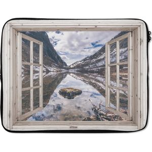 Laptophoes 17 inch - Doorkijk - Berg - Water - Laptop sleeve - Binnenmaat 42,5x30 cm - Zwarte achterkant