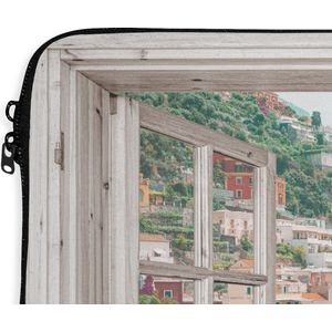 Laptophoes 14 inch - Doorkijk - Italië - Bloemen - Zee - Kust - Stad - Bergen - Laptop sleeve - Binnenmaat 34x23,5 cm - Zwarte achterkant