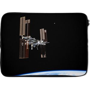 Laptophoes 13 inch - NASA - Ruimte - ISS - Laptop sleeve - Binnenmaat 32x22,5 cm - Zwarte achterkant