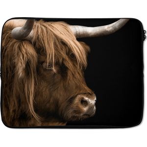 Laptophoes 17 inch - Schotse hooglander - Dieren - Zwart - Laptop sleeve - Binnenmaat 42,5x30 cm - Zwarte achterkant
