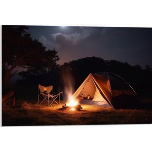 PVC Schuimplaat - Kamperen - Tent - Stoel - Bos - Vuur - Hout - Gras - 75x50 cm Foto op PVC Schuimplaat (Met Ophangsysteem)