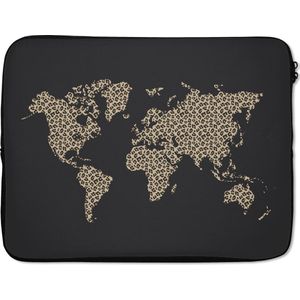 Laptophoes 17 inch - Wereldkaart - Panterprint - Zwart - Laptop sleeve - Binnenmaat 42,5x30 cm - Zwarte achterkant
