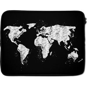 Laptophoes 15.6 inch - Wereldkaart - Marmer print - Zwart - Wit - Laptop sleeve - Binnenmaat 39,5x29,5 cm - Zwarte achterkant