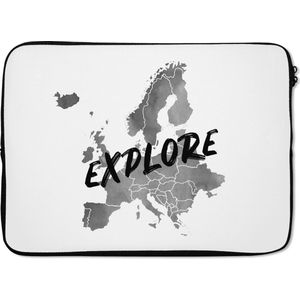 Laptophoes 14 inch - Europakaart in grijze waterverf met de tekst ""Explore"" over de landen - zwart wit - Laptop sleeve - Binnenmaat 34x23,5 cm - Zwarte achterkant