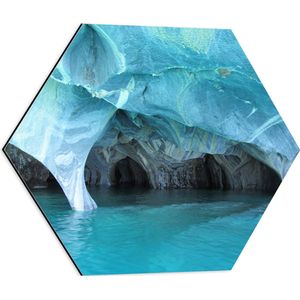 WallClassics - Dibond Hexagon - Blauwe Grot - 50x43.5 cm Foto op Hexagon (Met Ophangsysteem)