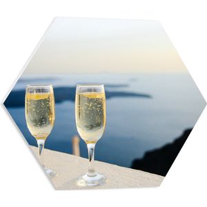 WallClassics - PVC Schuimplaat Hexagon  - Champagne Glazen - 50x43.5 cm Foto op Hexagon (Met Ophangsysteem)