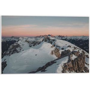 WallClassics - PVC Schuimplaat- Bergtop met Sneeuw - 60x40 cm Foto op PVC Schuimplaat