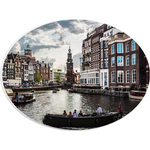 WallClassics - PVC Schuimplaat Ovaal - Bootjes door de Grachten van Amsterdam - 28x21 cm Foto op Ovaal  (Met Ophangsysteem)
