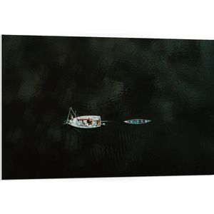 WallClassics - PVC Schuimplaat- Bovenaanzicht van Bootje met Klein Bootje - 105x70 cm Foto op PVC Schuimplaat