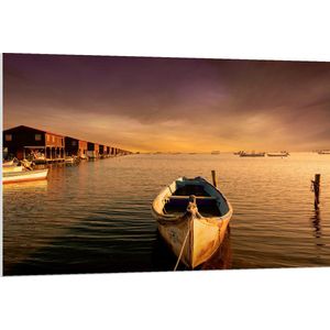 WallClassics - PVC Schuimplaat - Bootje op Kalm Water - 120x80 cm Foto op PVC Schuimplaat (Met Ophangsysteem)