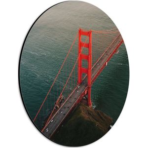 WallClassics - Dibond Ovaal - Rode Brug over het Water - 21x28 cm Foto op Ovaal (Met Ophangsysteem)