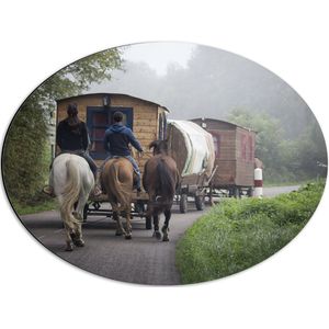 WallClassics - Dibond Ovaal - Ouderwetse Caravan met Paard en Wagen - 56x42 cm Foto op Ovaal (Met Ophangsysteem)