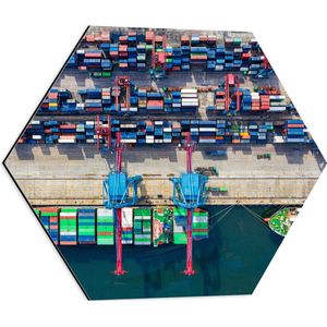 WallClassics - Dibond Hexagon - Schepen in Vrachthaven - 50x43.5 cm Foto op Hexagon (Met Ophangsysteem)