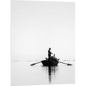 WallClassics - PVC Schuimplaat- Klein Vissersbootje in Zwart Wit - 75x100 cm Foto op PVC Schuimplaat