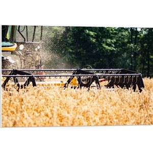 WallClassics - PVC Schuimplaat- Oogstmachine in Landschap - 75x50 cm Foto op PVC Schuimplaat