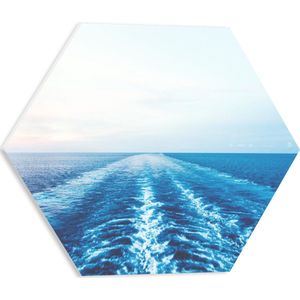 WallClassics - PVC Schuimplaat Hexagon - Sporen van Boot in de Zee - 40x34.8 cm Foto op Hexagon (Met Ophangsysteem)