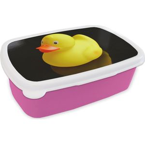 Broodtrommel Roze - Lunchbox - Brooddoos - Gele bad eend met weerspiegeling op zwarte achtergrond - 18x12x6 cm - Kinderen - Meisje