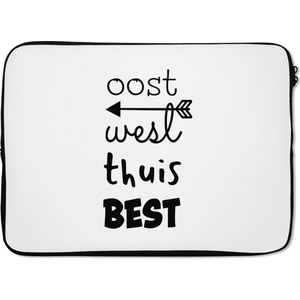 Laptophoes 13 inch - Quotes - Oost west thuis best - Spreuken - Laptop sleeve - Binnenmaat 32x22,5 cm - Zwarte achterkant