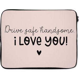 Laptophoes 17 inch - Drive safe - Liefde - Auto - Laptop sleeve - Binnenmaat 42,5x30 cm - Zwarte achterkant