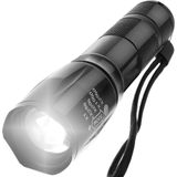 LED Zaklamp - Maxozo Xona - 300 Meter Bereik - 3000 Lumen - Zaklamp met Zoomfunctie - 4 Standen - Waterdicht - Ultrakrachtige Militaire Zaklamp - Incl. Oplader - Aluminium