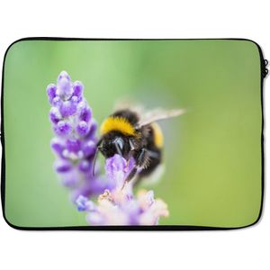 Laptophoes 14 inch - Hommel op lavendel - Laptop sleeve - Binnenmaat 34x23,5 cm - Zwarte achterkant
