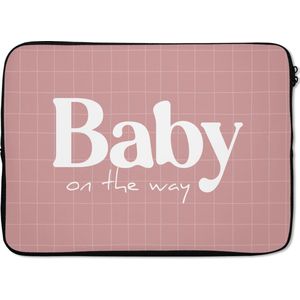 Laptophoes 14 inch - Quotes - Baby on the way - Spreuken - Baby - Laptop sleeve - Binnenmaat 34x23,5 cm - Zwarte achterkant