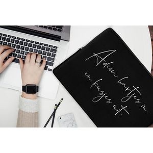 Laptophoes 17 inch - Spreuken - Quotes - Adem hartjes in en kusjes uit - Koppel - Laptop sleeve - Binnenmaat 42,5x30 cm