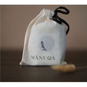 Almond Oil Vanille Zeep (100 gram) in een elegante katoenen zakje - hydraterend, verzorgend en beschermend - met shea boter, kokosolie, olijfolie en castor oil
