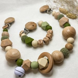 Baby Chique Uden | Speenkoord met naam en Wagenspanner | Groen Créme | Kraamcadeau | Babyshower | Babygym | Baby born | Gepersonaliseerd