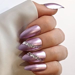SD Press on Nails - No. 56 Wonderland- Plaknagels met nagellijm - Medium Stiletto - Metallic Roze met steentjes - Set 20 Handgemaajte Nagels