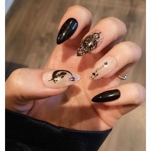 SD Press on Nails - Set No. 122 Dreamcatcher - Plaknagels - Gelnagels - 20 stuks - Handgemaakte Nagels - Gothic - Cosplay - Zwarte Nagels - Handgemaakt - Steentjes - Nail Art - Stiletto Nageltips - Halloween - Cosplay - Nepnagels - Accessoires