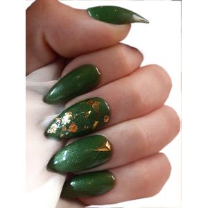 SD Press on Nails - Plaknagels - Gelnagels - Handgemaakt - 20 stuks - No. 57 Mother Earth - groen Goud - Gellak - Nagellak - Medium Stiletto Nageltips - Nepnagels met Lijm - Kunstnagels - Nail Art - Handmade - Valse nagels - Nagelvijl - Accessoires