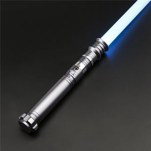 Raddsaber Star Wars Lightsaber NEOPIXEL ""Stormcloak"" - Grijs - Stalen Lichtzwaard - 11 (RGB) Kleuren 50 Watt licht - 16 Geluid en 20 licht effecten - Flash on clash - Zwaai geluid