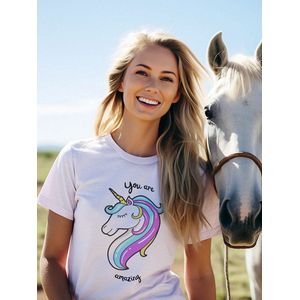 Shirt - You are amazing - Wurban Wear | Grappig shirt | Leuk cadeau | Unisex tshirt | Unicorn | Eenhoorn | Sprookjeswonderland | Regenboog | Dieren | Zoekwoord | Wit