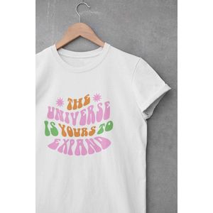 Shirt - The universe is yours to expand - Wurban Wear | Grappig shirt | Leuk cadeau | Unisex tshirt | Mindfulness | Horoscoop | Spiritualiteit | Universum | Manifesteren | Wit