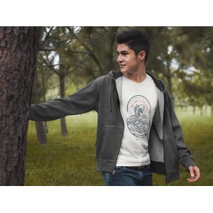 Shirt - The lake is calling - Wurban Wear | Grappig shirt | Vissen | Unisex tshirt | Vishengel | Opbergbox | Zonnebril | Aas| Roofvis | Wit