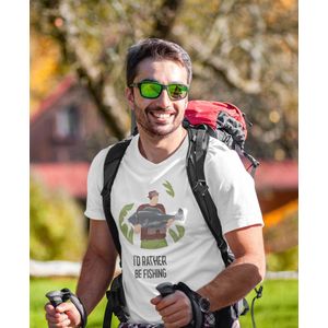 Shirt - I'd rather be fishing - Wurban Wear | Grappig shirt | Vissen | Unisex tshirt | Vishengel | Opbergbox | Zonnebril | Aas| Roofvis | Wit