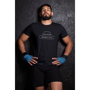 Shirt - Always running - Wurban Wear | Grappig shirt | Fitness | Unisex tshirt | Motivatie | Gewichten | Yoga | Sporttas | Yoga mat | Zwart