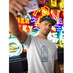 Shirt - The holy spirit - Wurban Wear | Grappig shirt | Geloof | Unisex tshirt | Religie | Vloerkleed | Bidden | Bijbel | Christendom | Wit