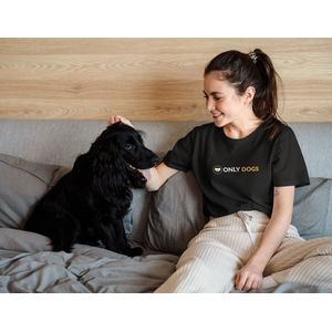Shirt - OnlyDogs - Wurban Wear | Grappig shirt | Hond | Unisex tshirt | Speelgoed | Hondenmand | Knuffel | Wit & Zwart