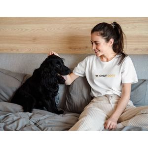 Shirt - OnlyDogs - Wurban Wear | Grappig shirt | Hond | Unisex tshirt | Speelgoed | Hondenmand | Knuffel | Wit & Zwart