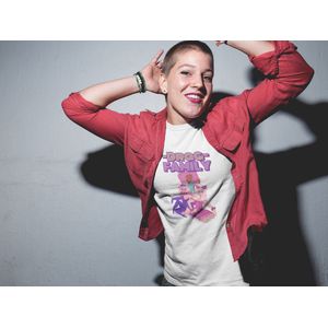 Shirt - Drag family - Wurban Wear | Grappig shirt | Pride | Unisex tshirt | Pride vlag | Regenboog vlag | LGBTQ | Make up | Gay | Liefde | Wit