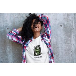 Shirt - Pickle me - Wurban Wear | Grappig shirt | Vegan | Unisex tshirt | Dieren | Dierenvriend | Vegan kookboek | Wit