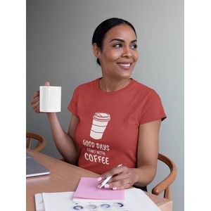 Shirt - Good days start with coffee - Wurban Wear | Grappig shirt | Koffie | Unisex tshirt | Koffiezetapparaat | Koffiebonen | Wit, Rood & Zwart