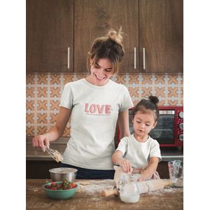 Shirt - Love the perfect word to describe a mom - Wurban Wear | Grappig shirt | Moederdag | Unisex tshirt | Liefde | Moeder cadeau | Wit