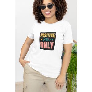 Shirt - Positives vibes only - Wurban Wear | Grappig shirt | Positiviteit | Unisex tshirt | Quote | Geluk | Wit