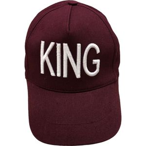 SOCKSTON 'Dad Hat - Baseball Cap'- Honkbalpet- Baseball Hat- Verstelbaar - Volwassenen- One Size- Vaderdag Cadeau- Burgundy met wit ""KING"" tekst